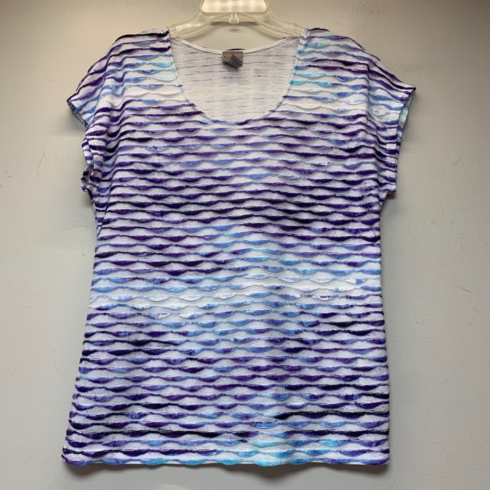 Chico's Easywear Blouse Women 2 Purple Blue Wave Textured V-Neck Excellent Top - Picture 1 of 7